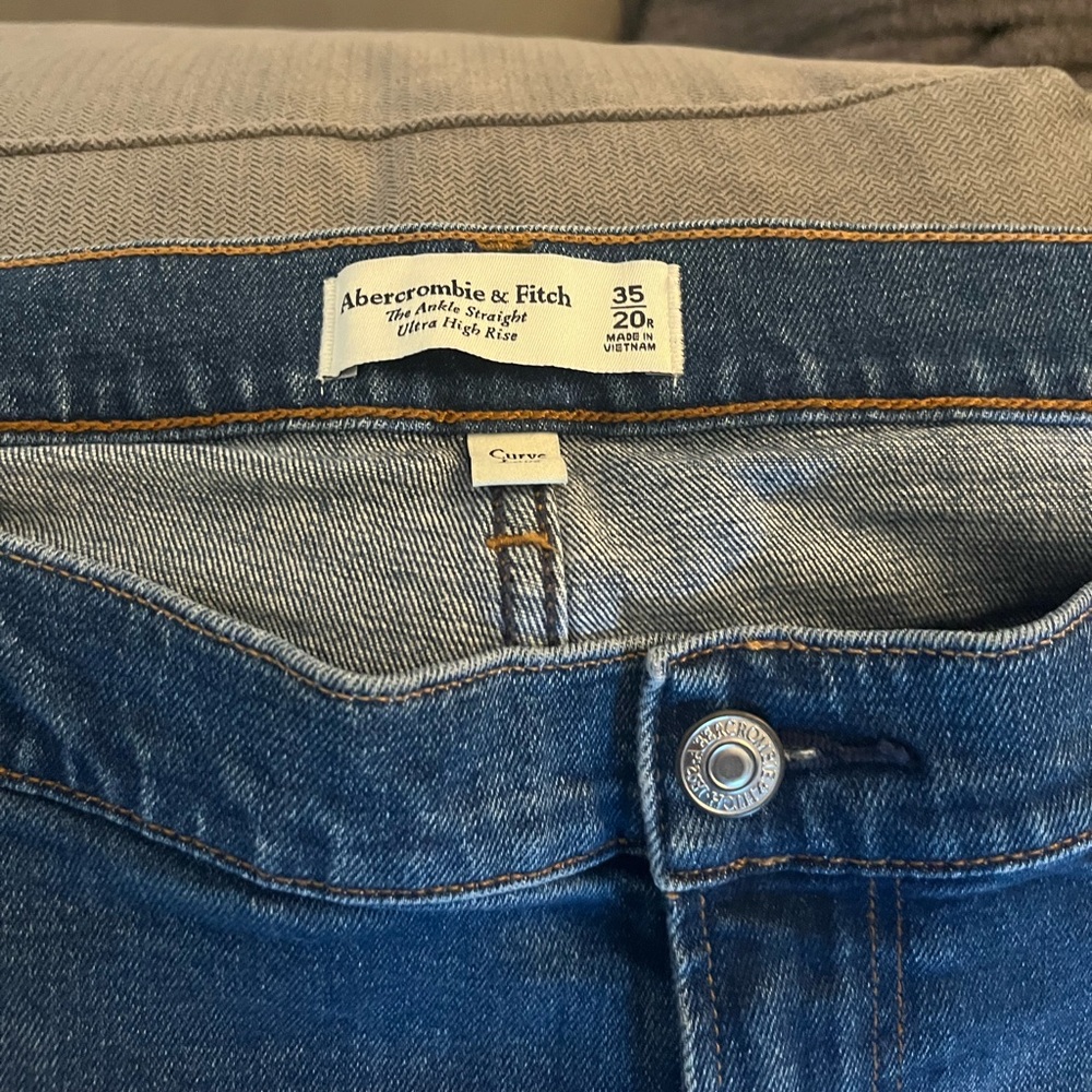 Abercrombie Curve Love Ultra High Rise Straight Jean